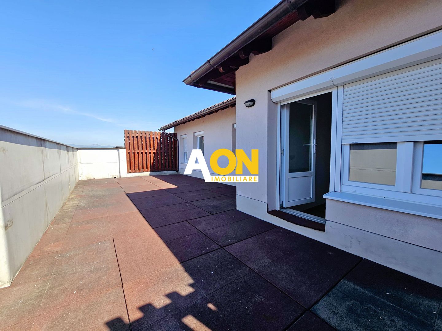 Apartament tip Penthouse, 4 camere, 2 bai, 108 mp utili + boxa, Centru - Poză 13