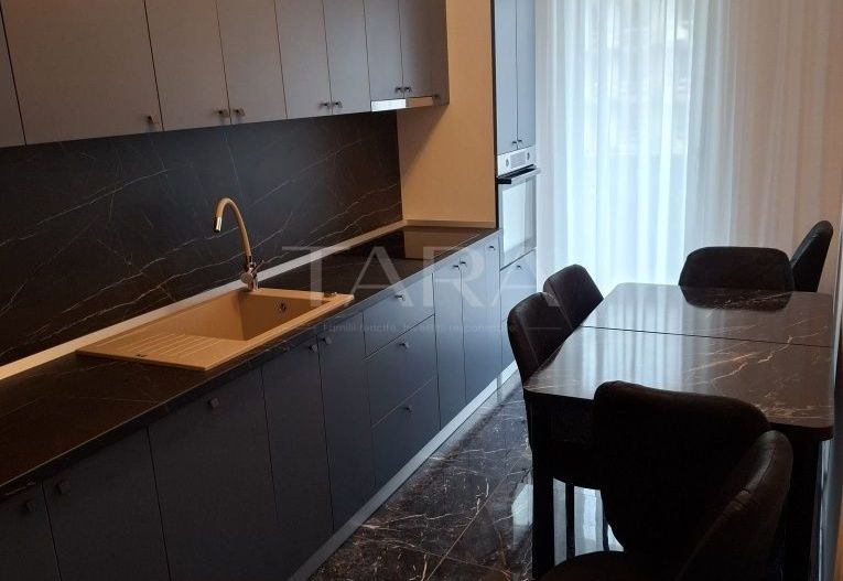 Apartament cu 2 camere decomandate în ansamblul Junior. - Poză 1