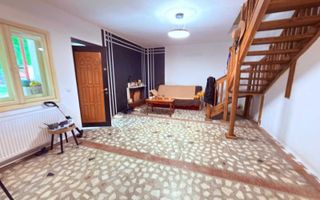 Casă de vânzare în Bucium - Bârnova, zonă centrală - Poză 8