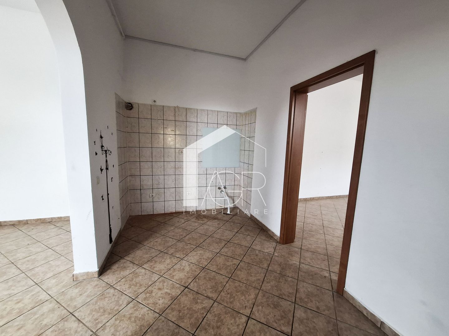 Casa cu 4 camere, zona Central - Poză 6