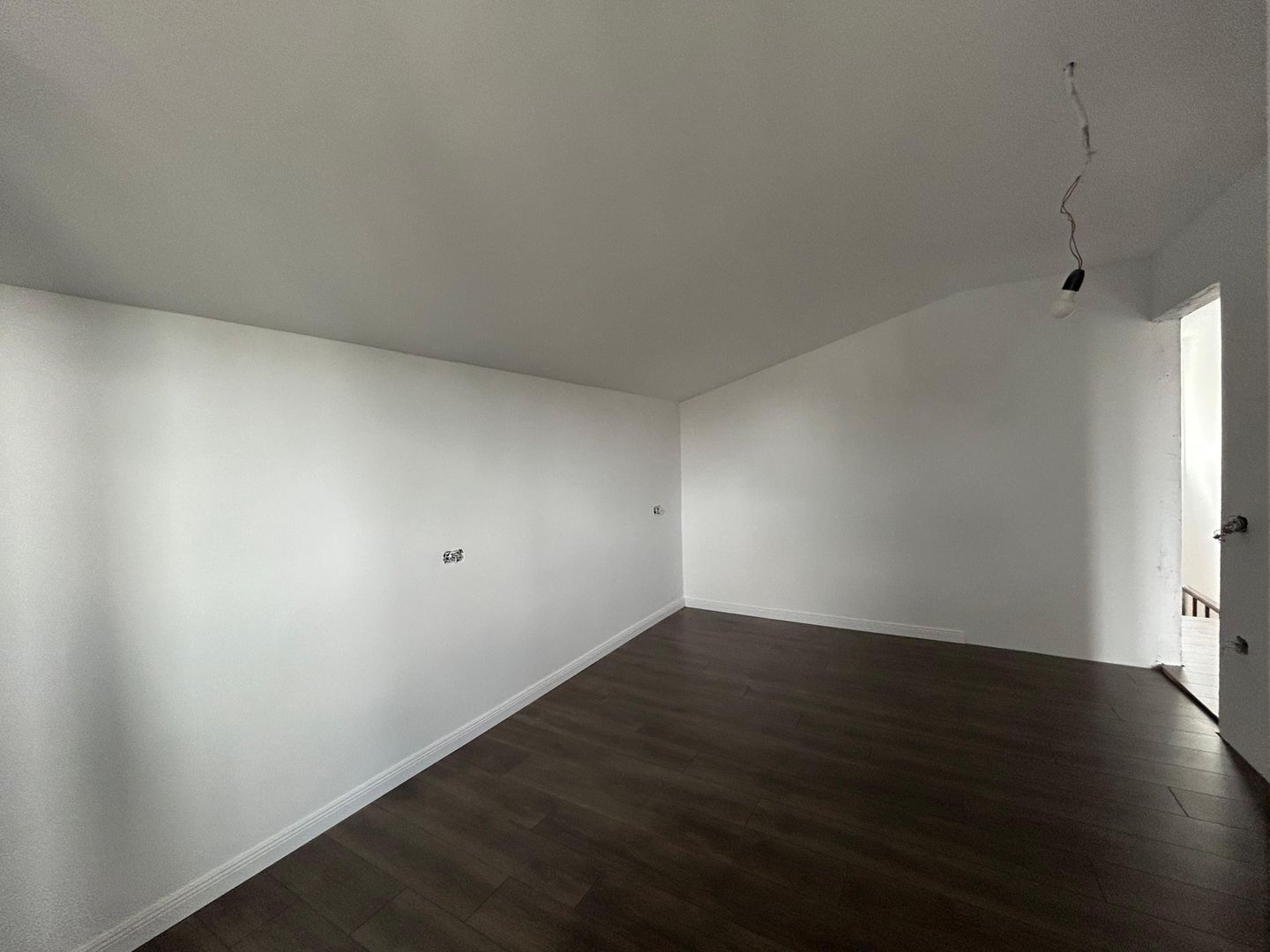 Vila Modernă și Complet Renovată în Otopeni – Oferă Confort și Accesibilitate - Poză 8