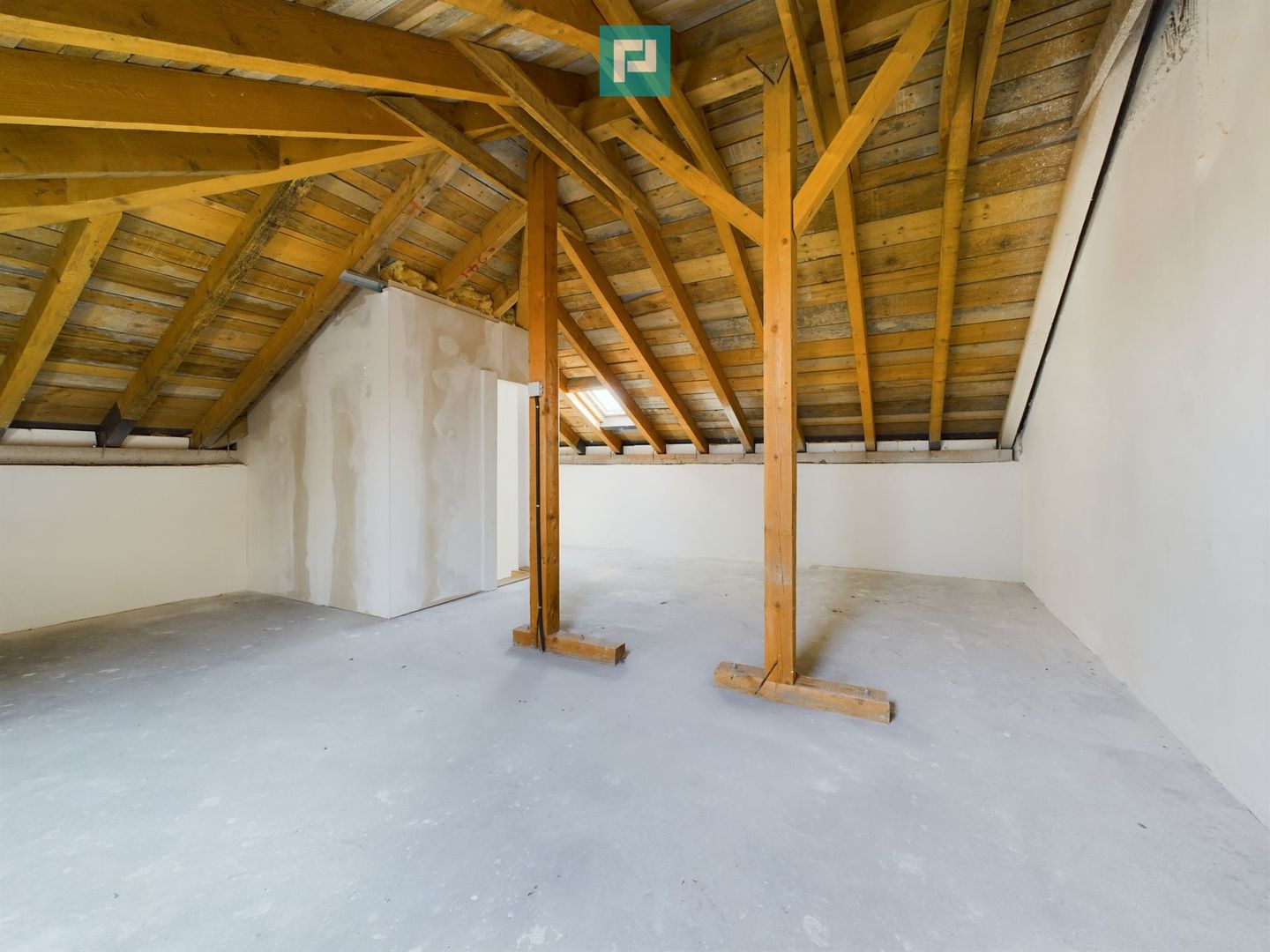 Duplex elegant cu 3 dormitoare în Ghiroda - Poză 16