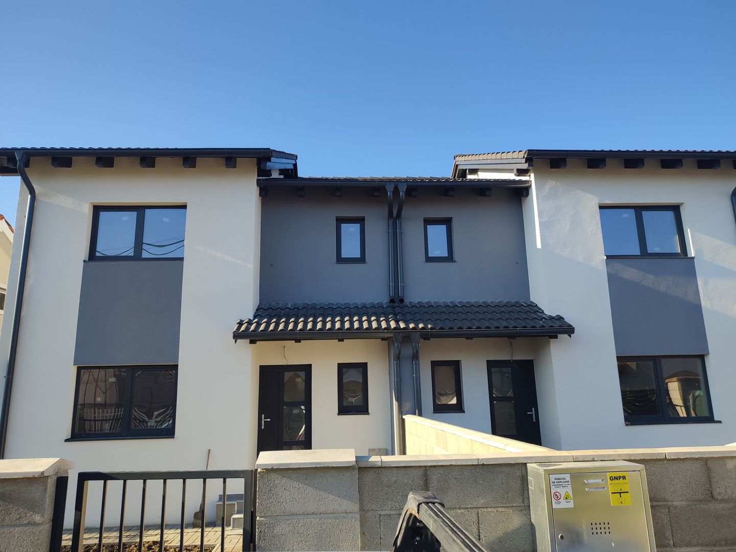 Sacalaz, 1/2 Duplex pe Etaj, 4 Camere,2 Bai,Terasa Acoperita - Poză 1