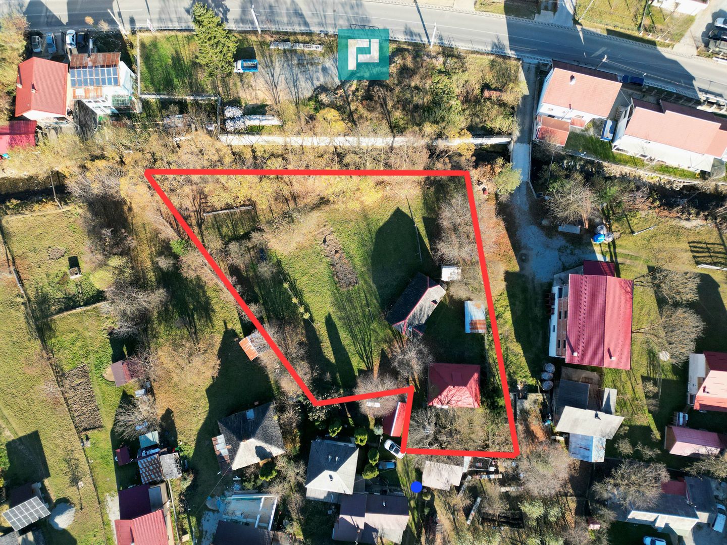 Casă de lemn, cu teren în Borșa - Poză 1