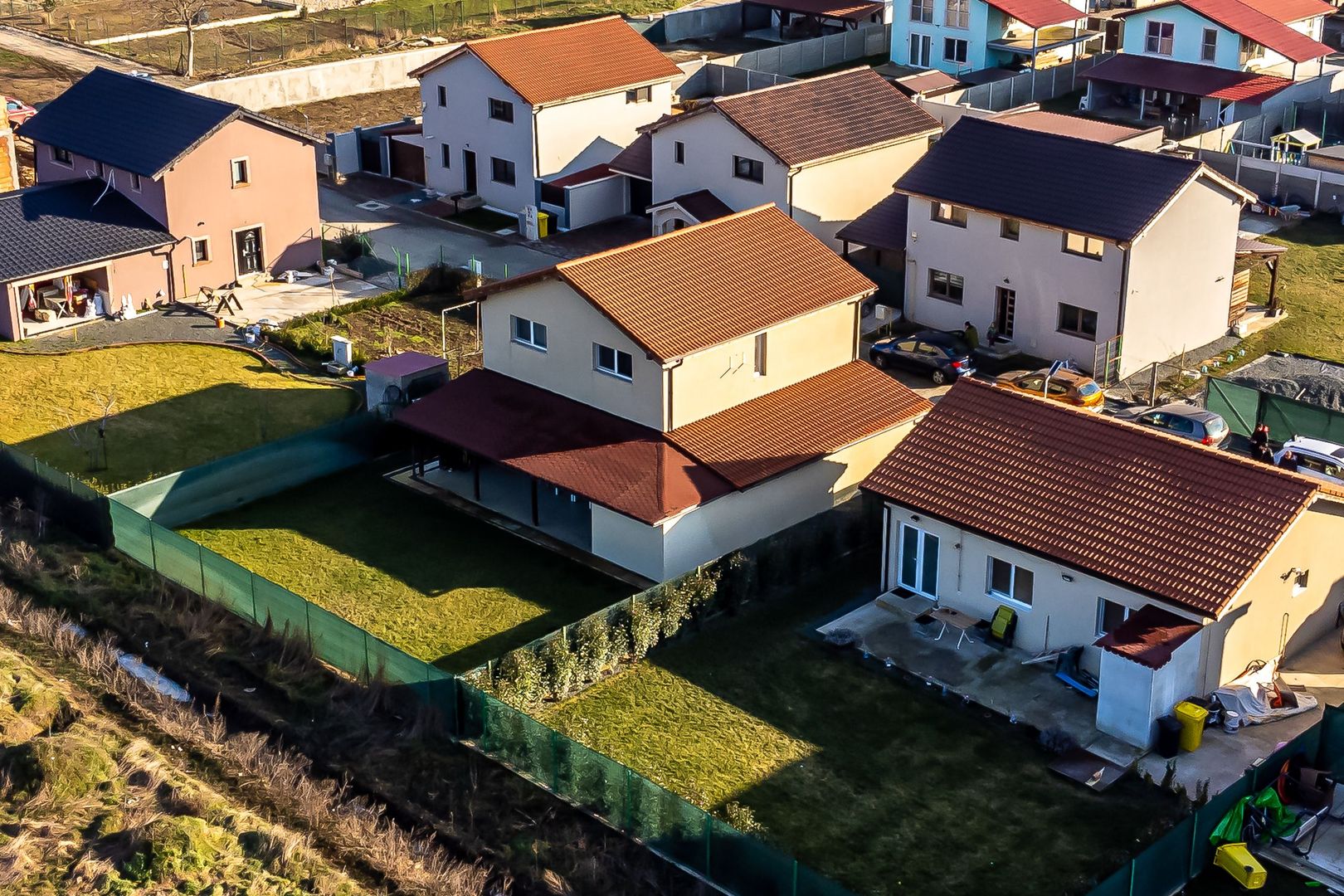 Casă cu mansardă, nouă, mobilată și utilată, în cartier Athena - Poză 15