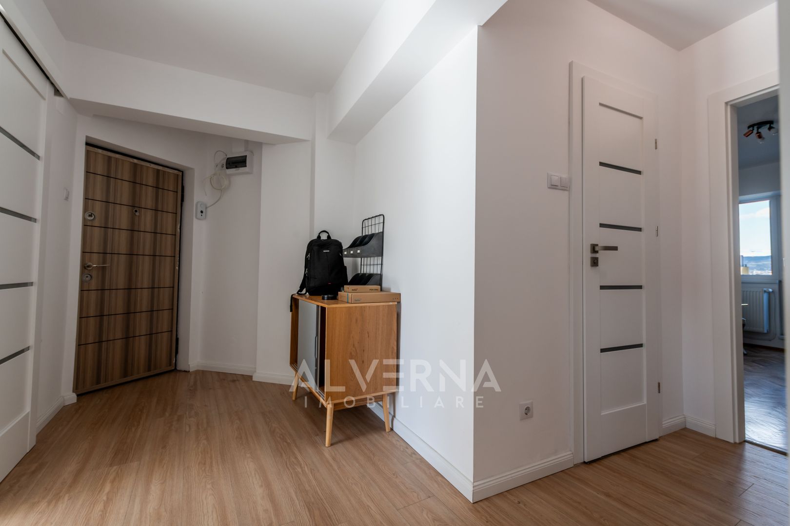 Spatiu birou 75mp + balcon | 3 camere | 2 bai | bucatarie | Cipariu - Poză 10