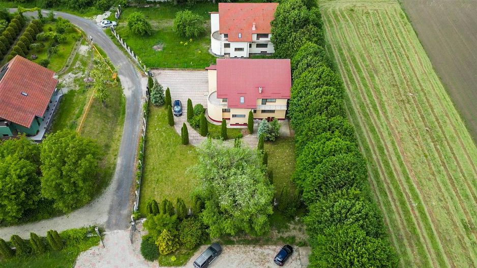 Vila cu 1.500 mp teren, gradina amenajata, linistita zonare,  Halchiu, Brasov - Poză 39
