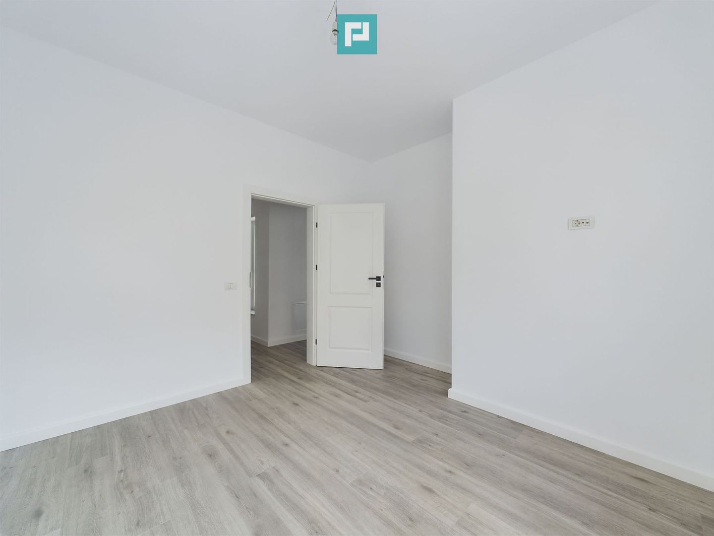 Duplex cu 5 camere în Ghiroda - Poză 13