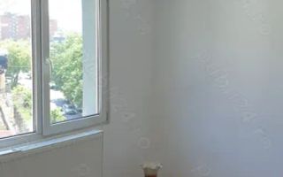 Aparatament renovat-3 camere-Zona Circumvaltiunii - Poză 3