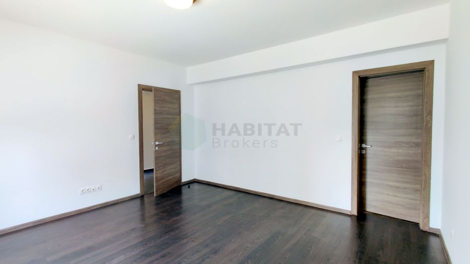 Decomandat, doua bai, loc de parcare in subteran, disponibil imediat - Poză 3