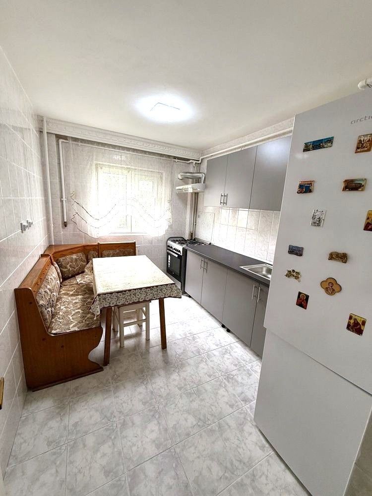 Închiriez Apartament cu 3 camere decomandat, parcare inclusă, metrou Dristor 🚗 - Poză 4