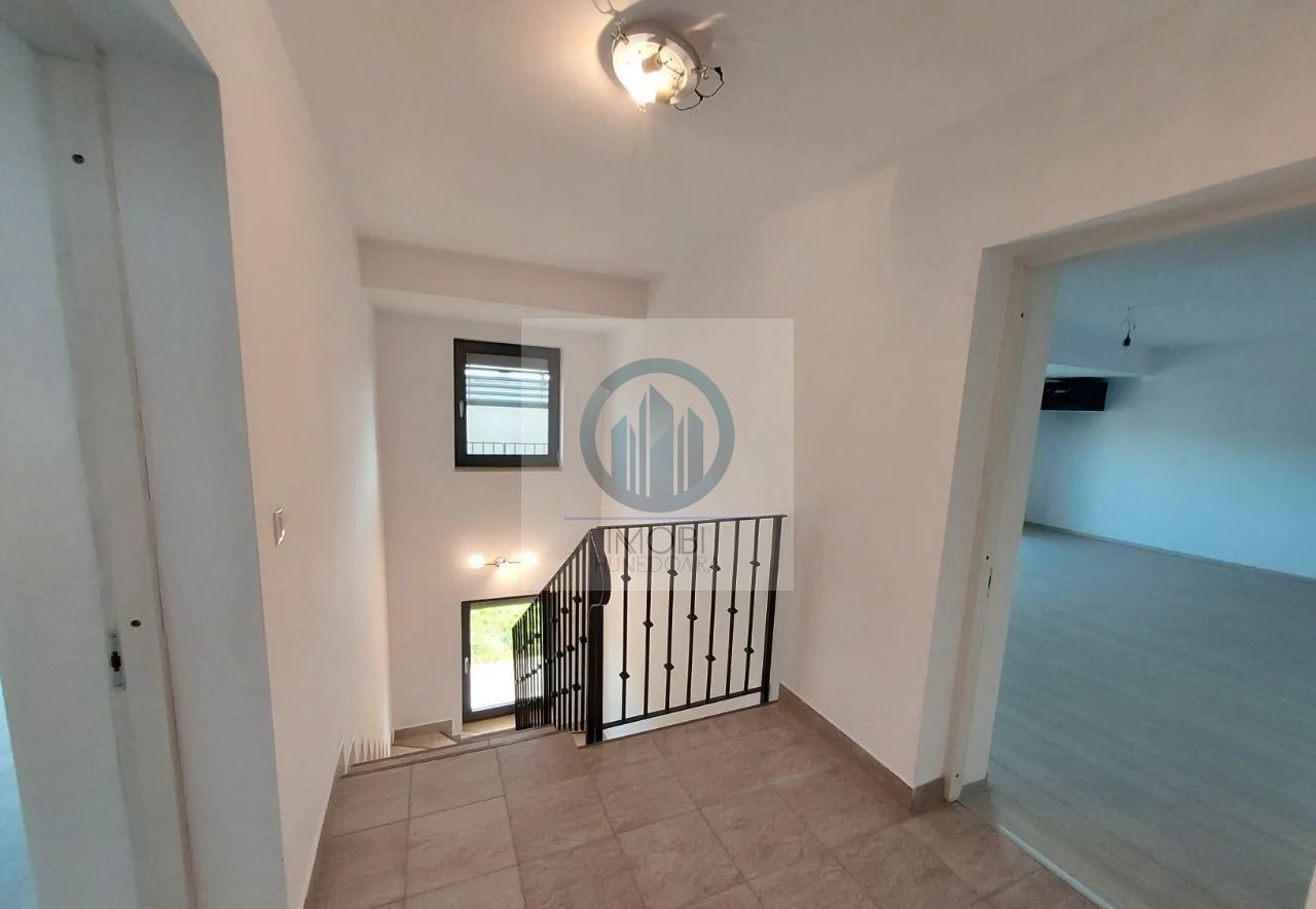 Vila deosebita în loc Simeria, zona ultracentrala - Poză 13