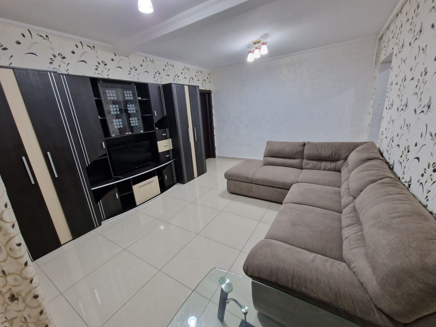 Apartament 2 camere foarte spațios Otopeni ULTRACENTRAL - Poză 3