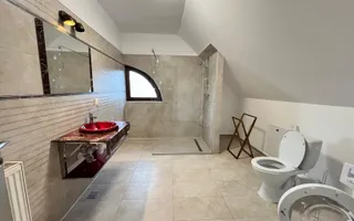 Casa cu 7 camere | 3 balcoane | Garaj | 220 mp + 80 mp curte | Cartier Panorama - Poză 31