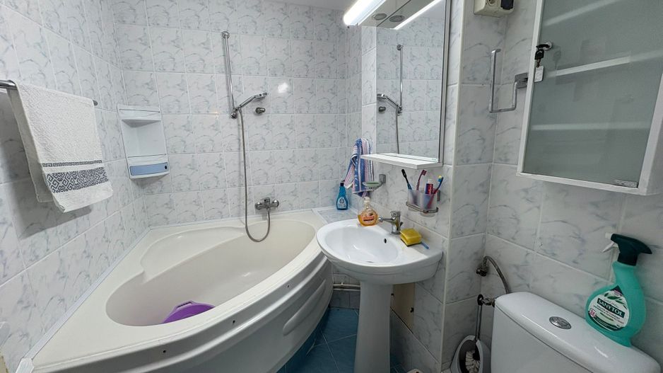 Apartament 4 decomandat camere 87 mp de închiriat zona semicentrala etaj 1 - Poză 9