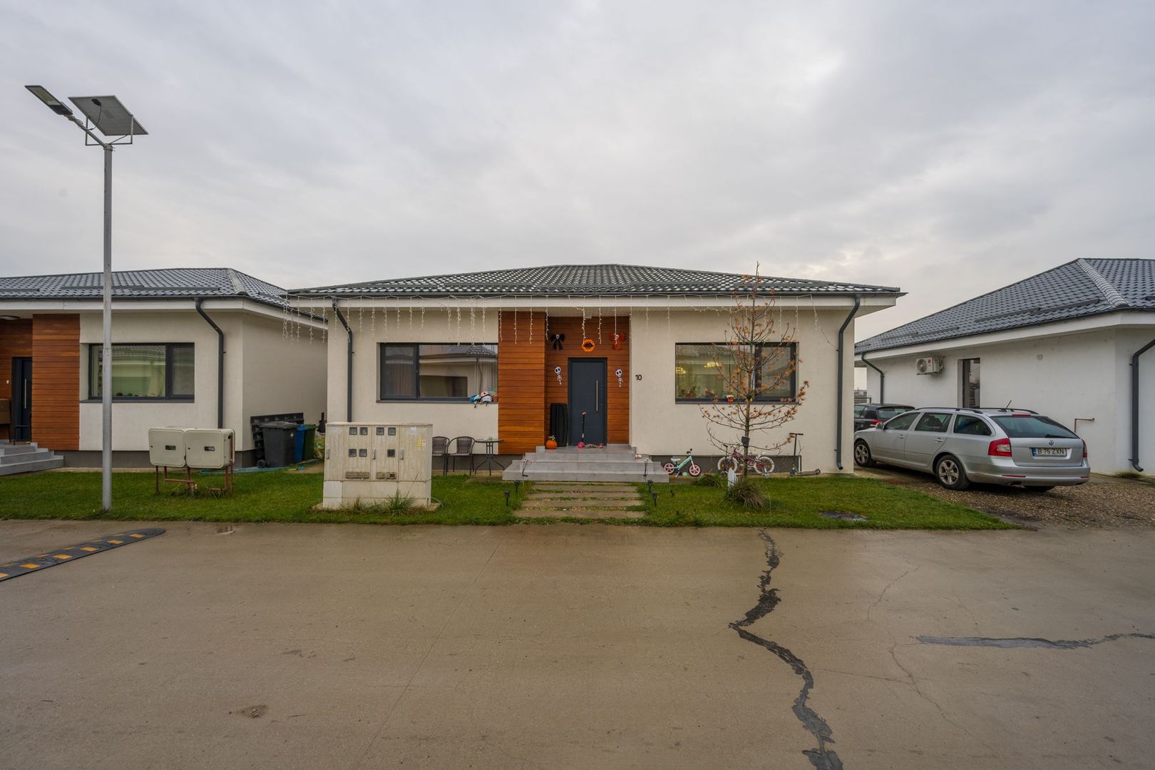 Vila parter mobilata si utilata Tunari - Poză 1