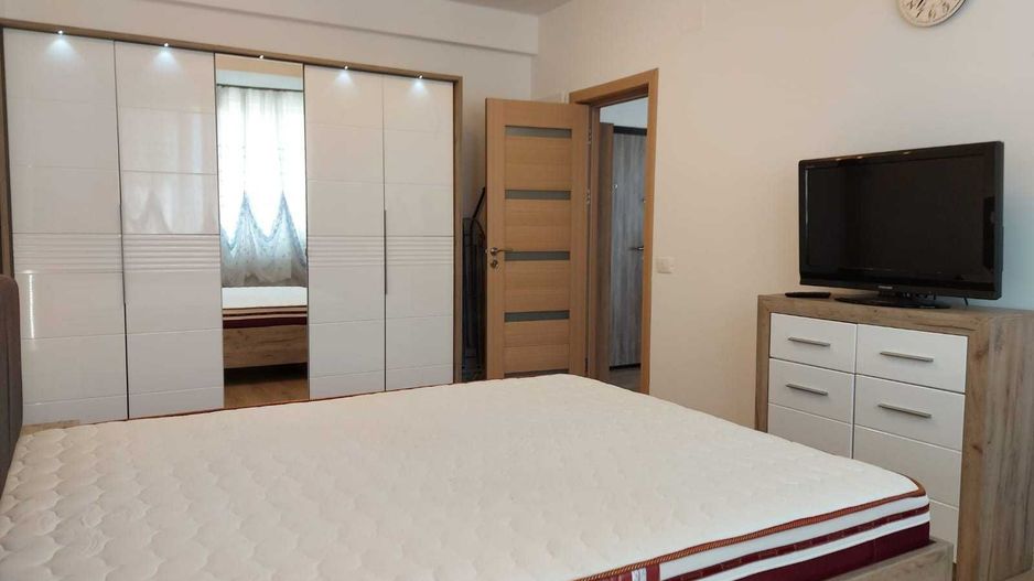 APARTAMENT 2 CAMERE – ZONA SCAFANDRI – VEDERE SUPERBĂ CĂTRE PORT - Poză 3