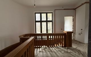 Apartament boieresc partial renovat - Poză 2