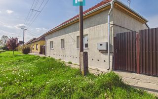 Casă renovată 4 camere si 1452 mp teren în Bătania - Poză 2