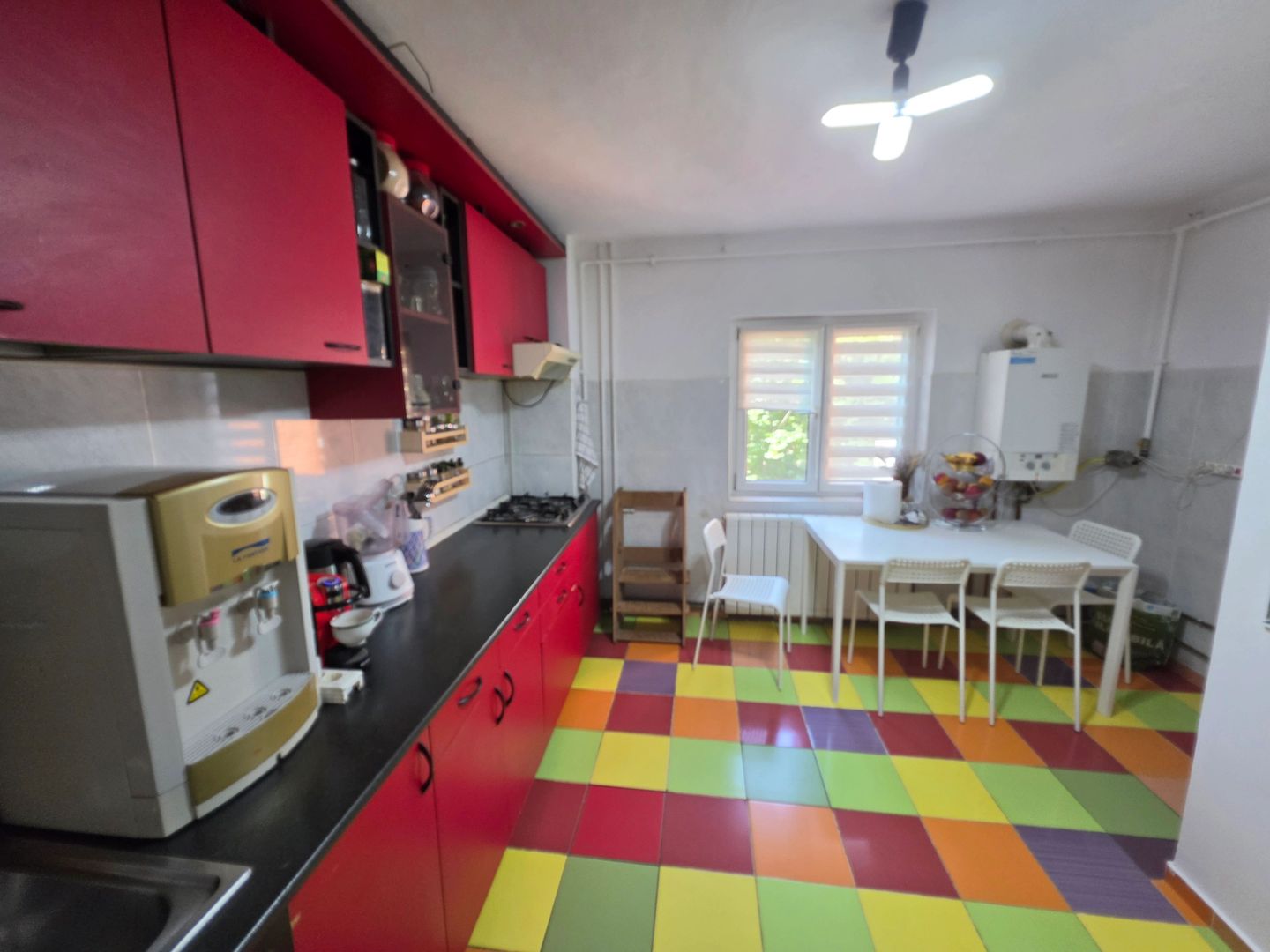 Vand apartament cu 4 camere aproape de centru - Poză 2