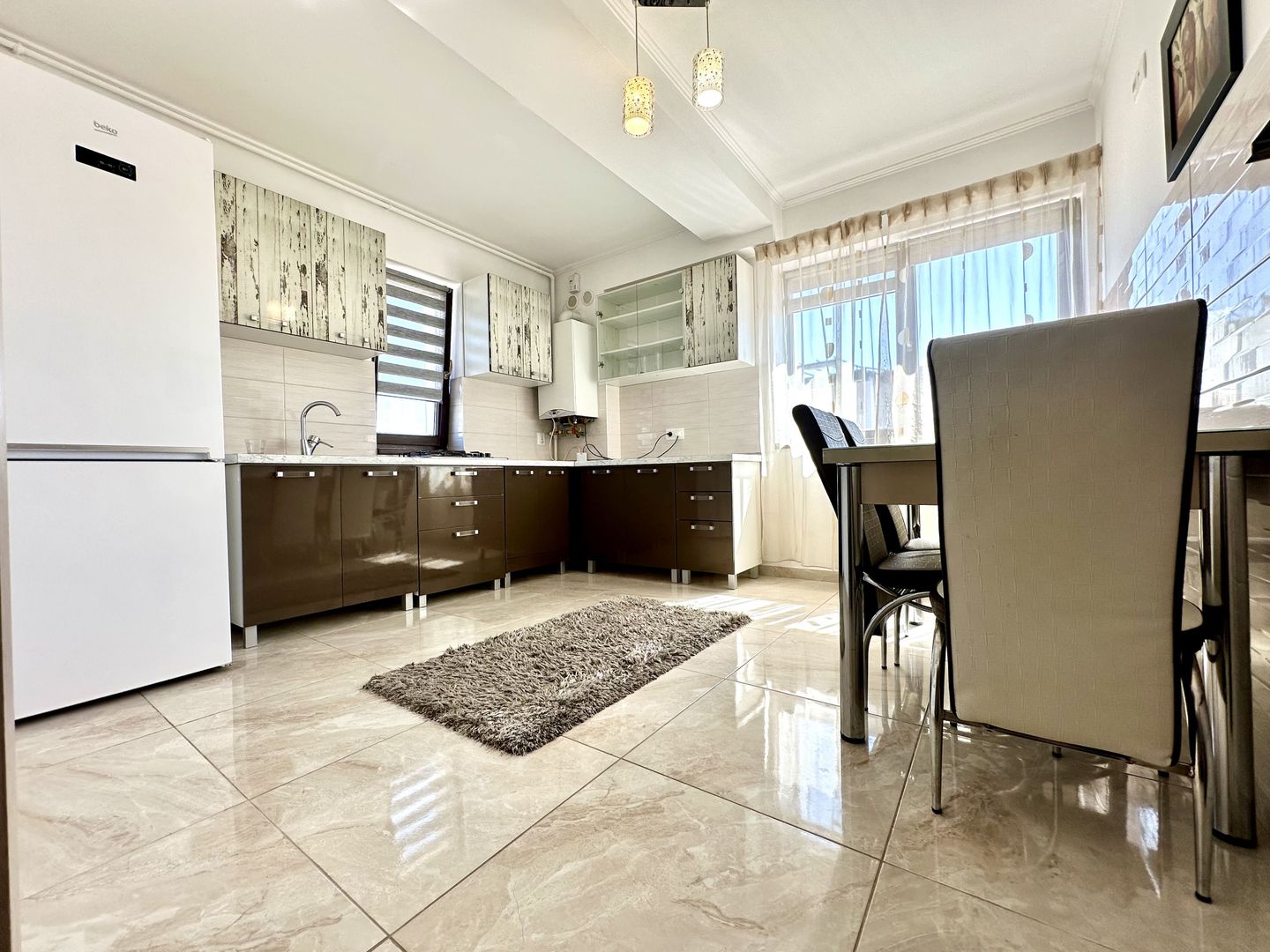 Apartament cu 2 camere  zona Coresi cu loc de parcare acoperit - Poză 1