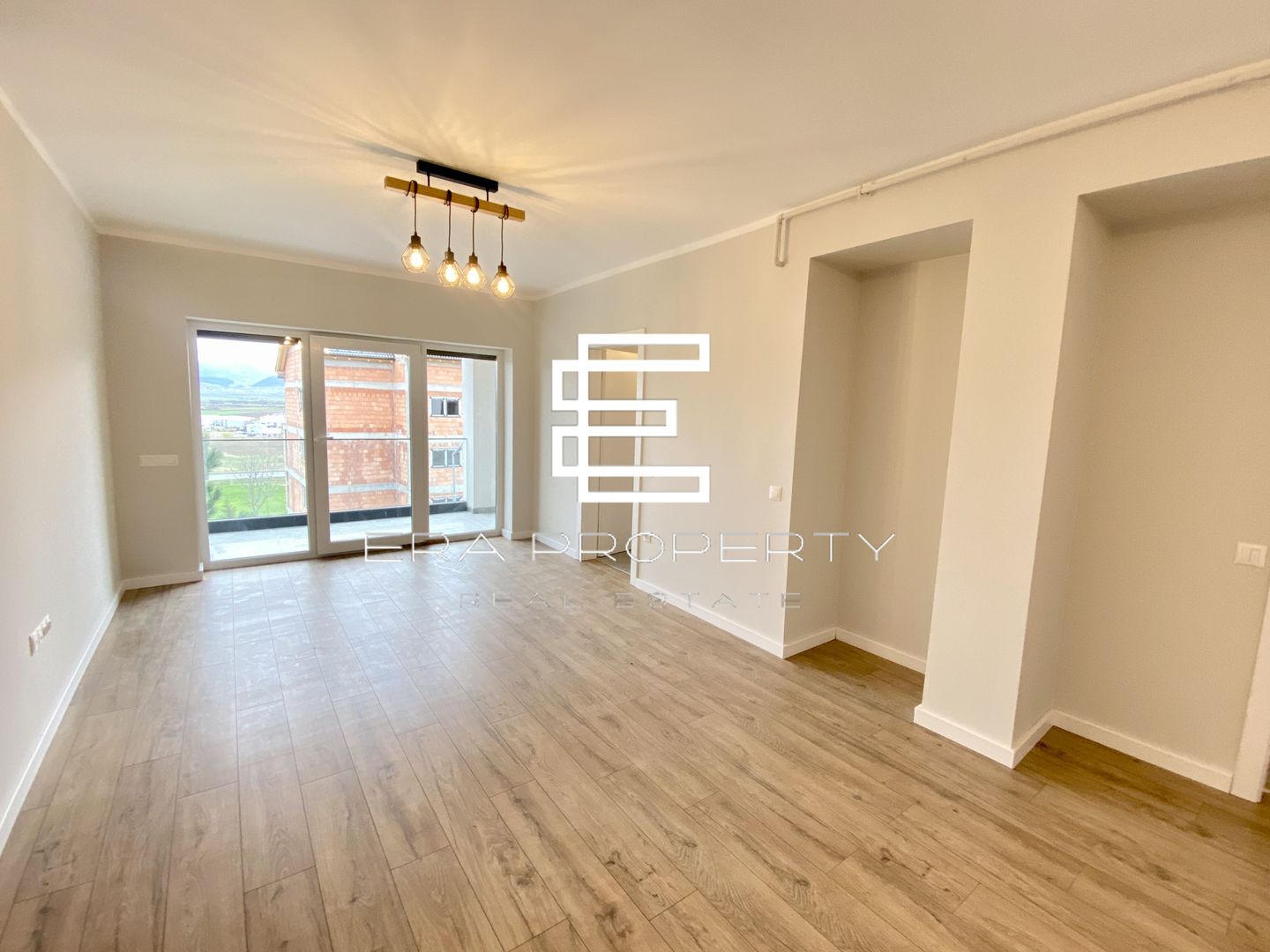 Apartament 2 camere /LA CHEIE/terasa 14.42 mp /zona Aeroport Sibiu - Poză 4