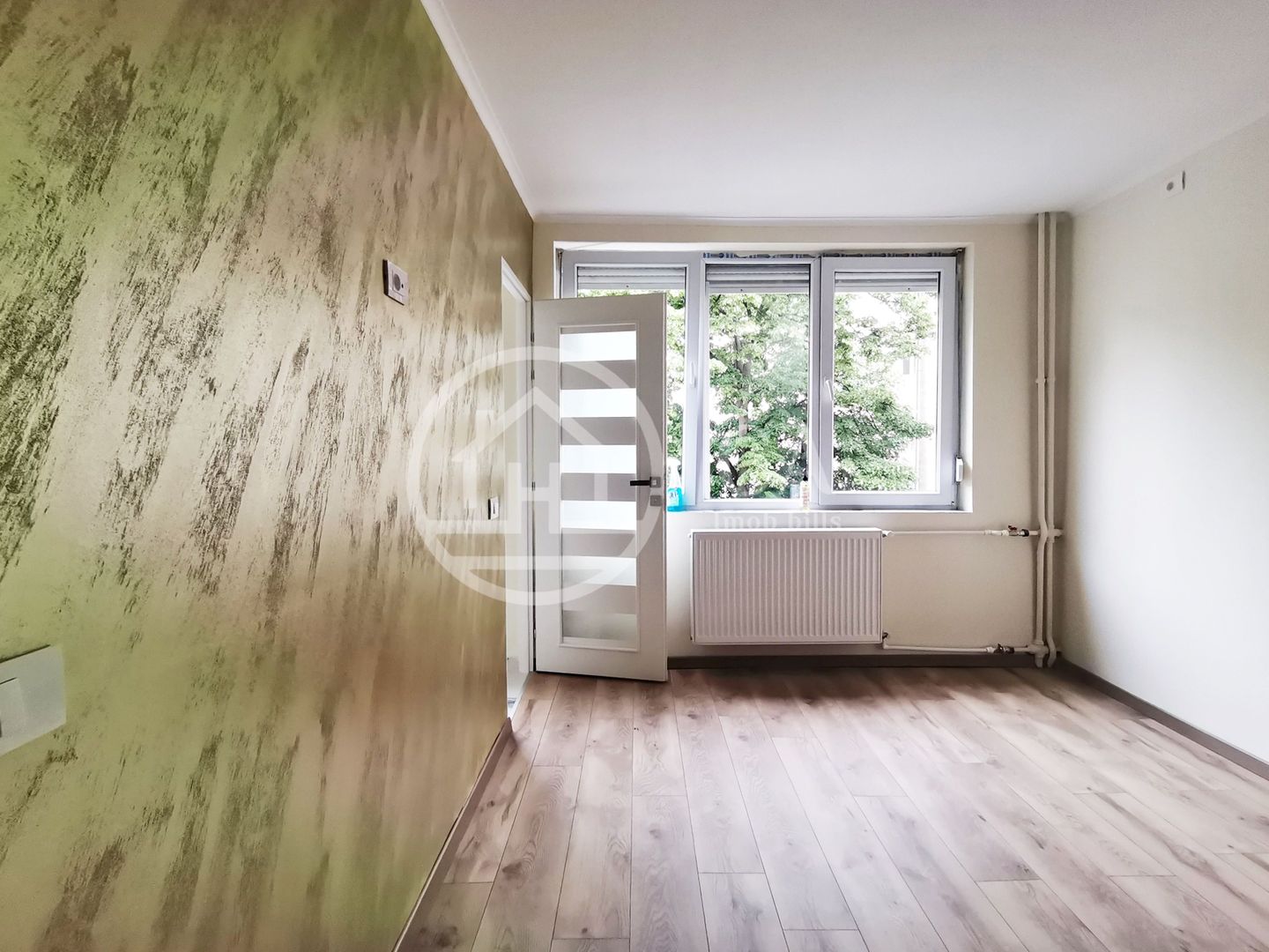 Apartament de vânzare cu 2 camere în zona Rogerius, Oradea - Poză 2