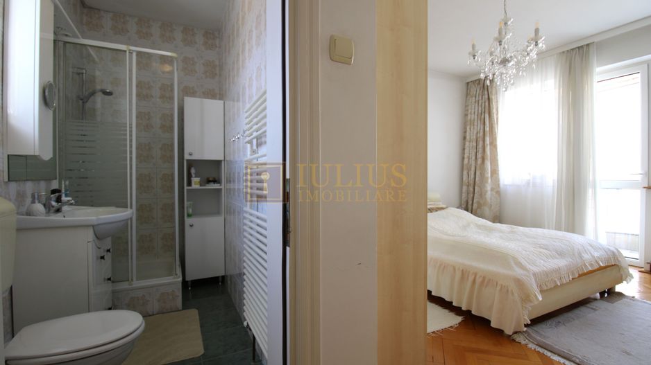 3 dormitoare, 3 bai, living spatios, 2 terase si curte. - Poză 22