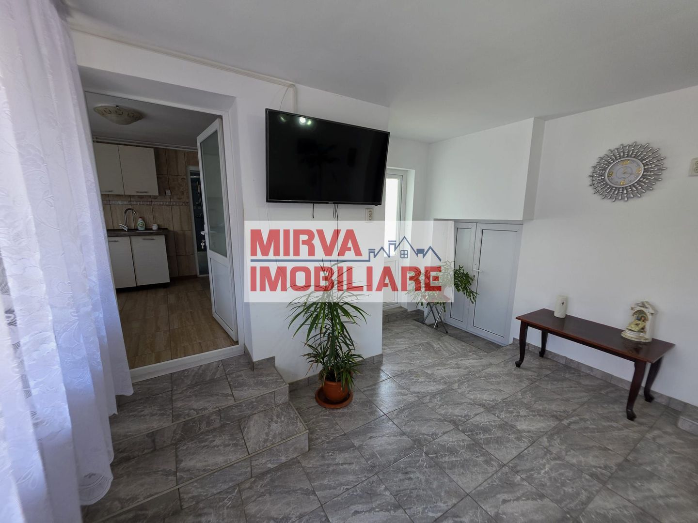 🏡 Casă renovată cu 6 camere, teren 557 mp – Berceni, Prahova - Poză 31