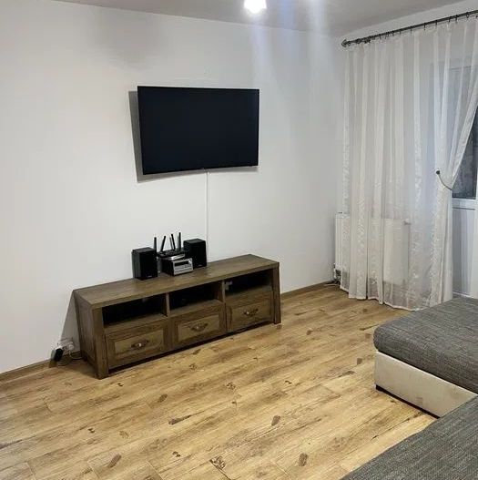 Aapratemt 3 camere si loc de paracare- et.3- 400euro-Mircea cel Batran - Poză 2