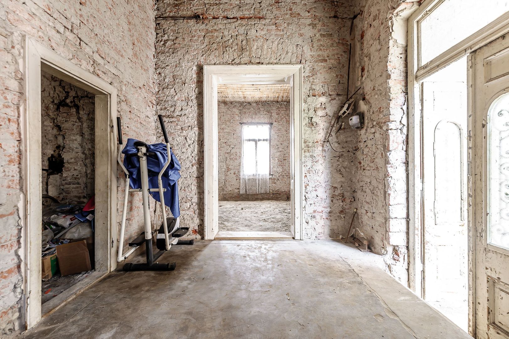 Proprietate Rezervata Casă boierească cu teren generos in Lipova - Poză 6