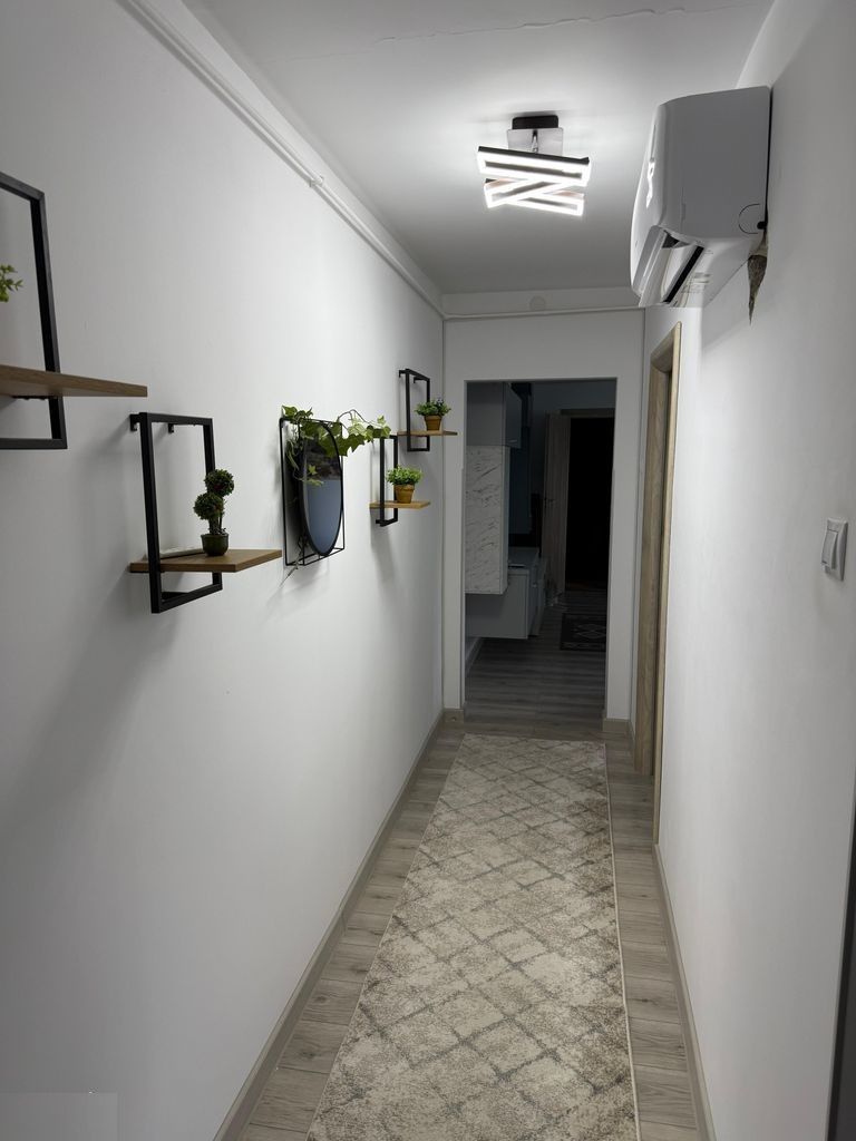 Apartament 3 camere. Bld. Brancoveanu. Aleea Covasna. Cu Centrala proprie. - Poză 9