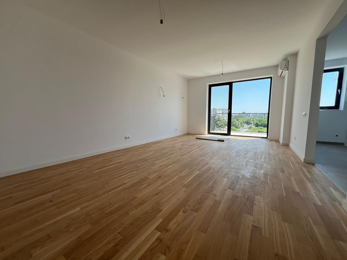 Apartament 2 Camere | Balcon cu Vedere spre Lac | Aproape de Metrou - Poză 3