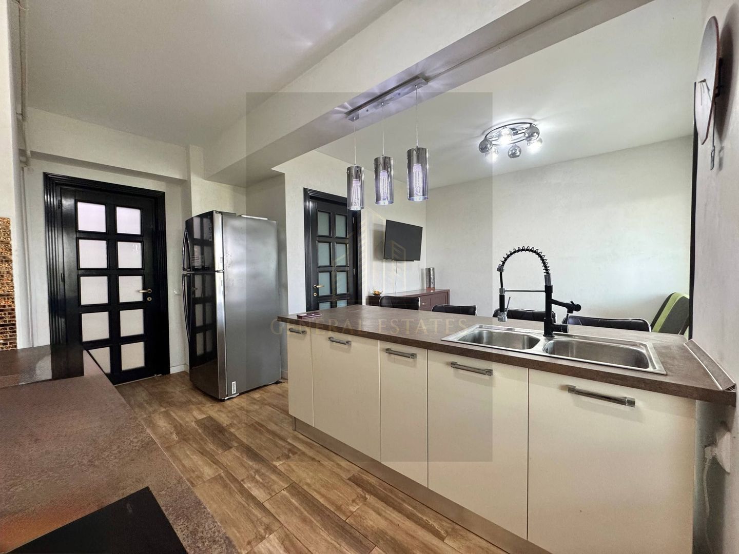 Vânzare apartament cu 2 camere, 67 m.p. - Complexul Royal Town. - Poză 10