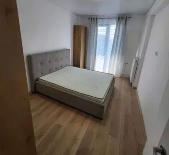 De vanzare apartament  cu 3 camere, Complex Crizantema, etaj 5, 135.000 E - Poză 5