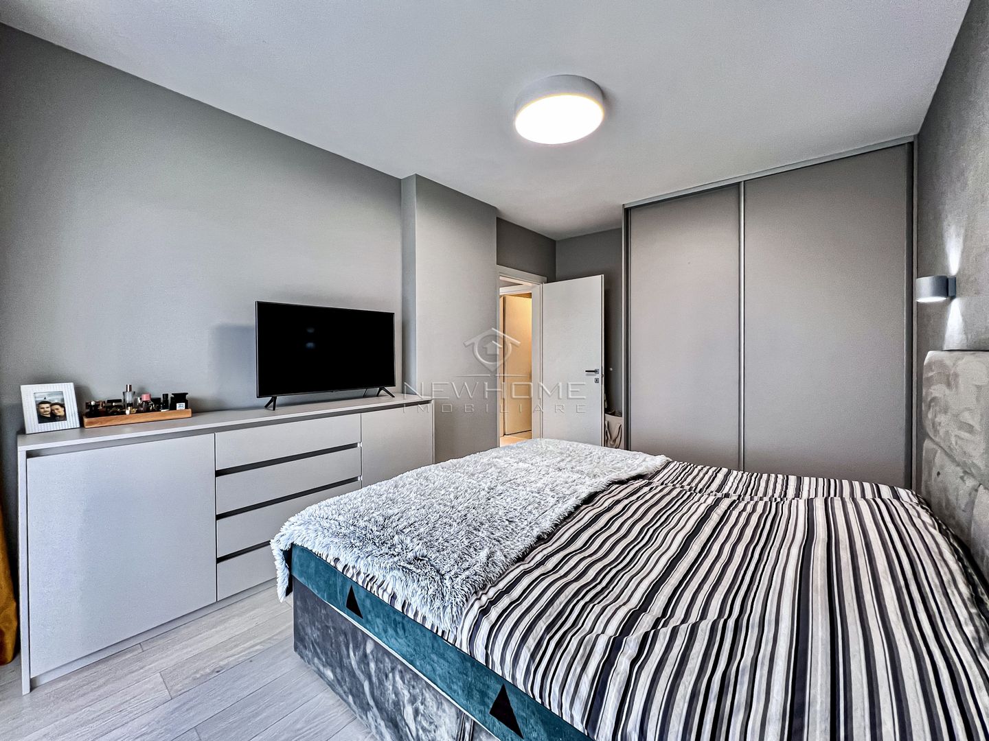 Apartament 2 camere 66 mp, zona Central - Poză 11