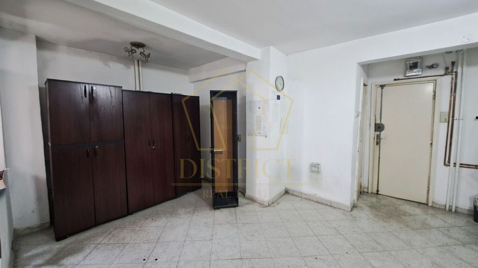 Com 0% Apartament cu o camera, parcare in curte | Piata Victoriei - Poză 3