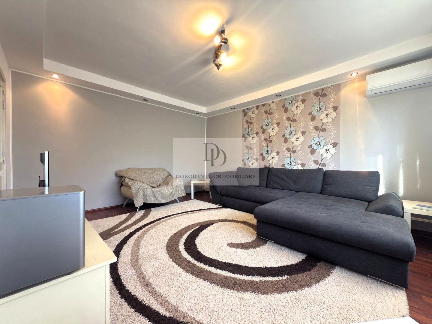 Închiriere apartament 3 camere – Calea Dorobanților-Parcare exterioară - Poză 1