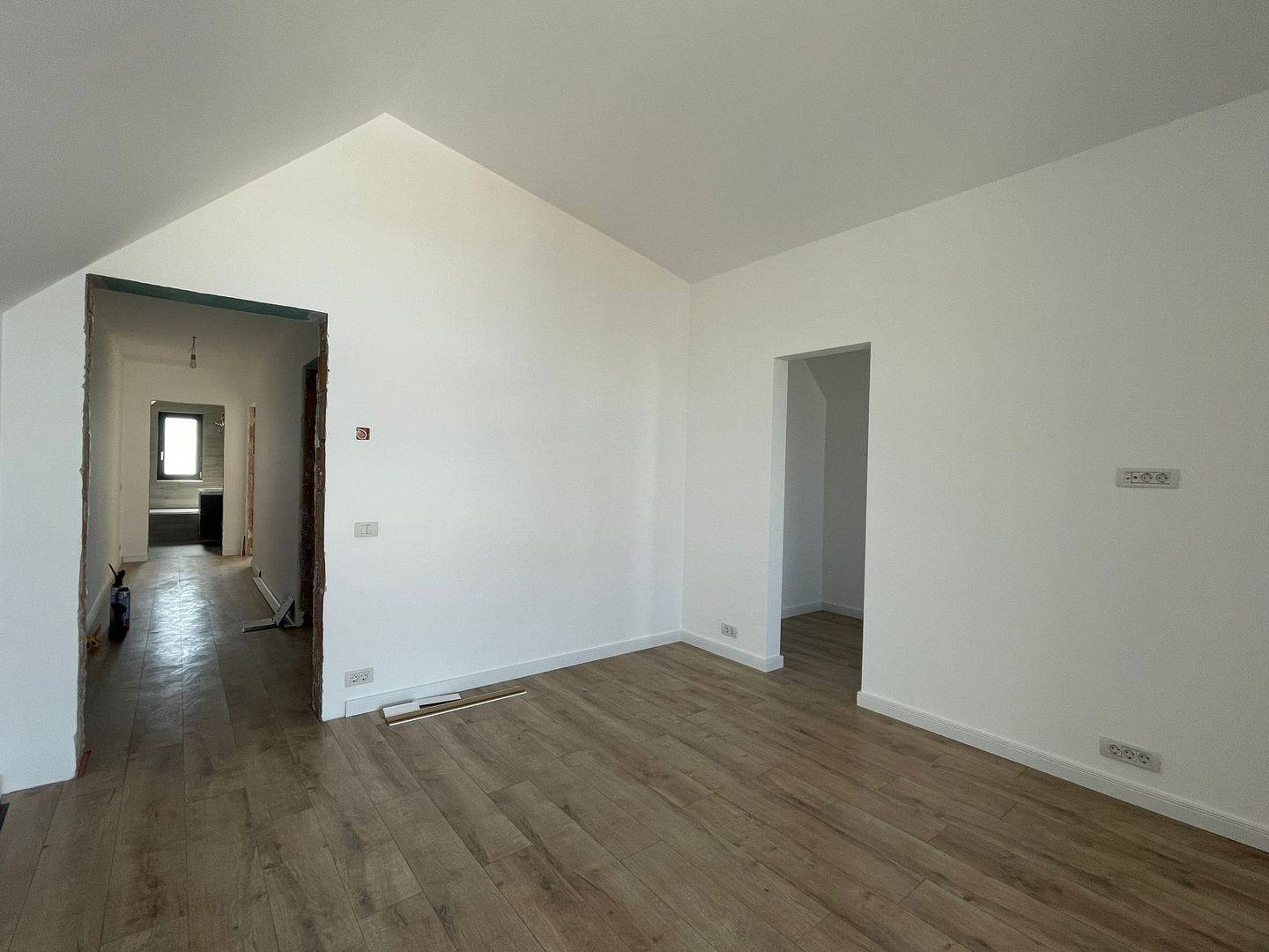 Duplex cu arhitectura deosebita - Mosnita Noua - Poză 11