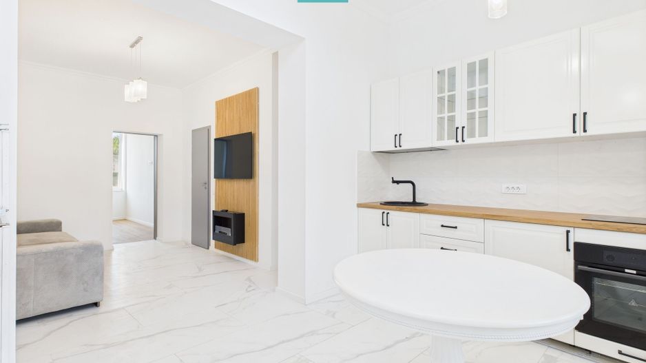 Apartament modern cu 2 camere la curte comună - Poză 1