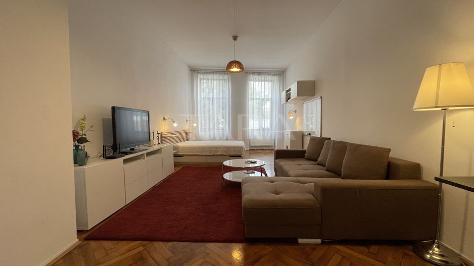 EXCLUSIVITATE. Apartament interbelic. Confort și eleganță. UMF - Poză 1