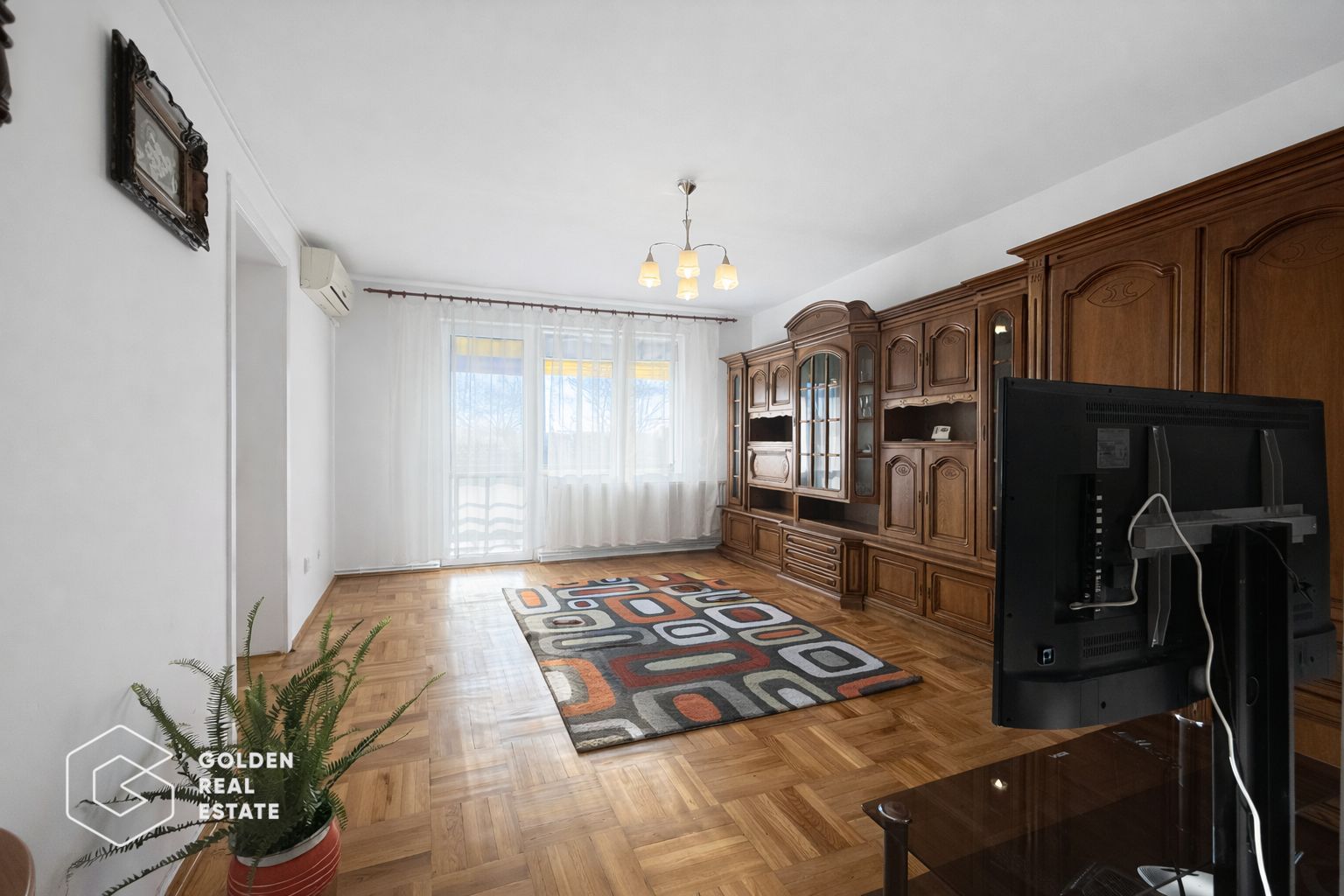 Apartament cu 4 camere, zona Micalaca, etaj 3, decomandat - Poză 1