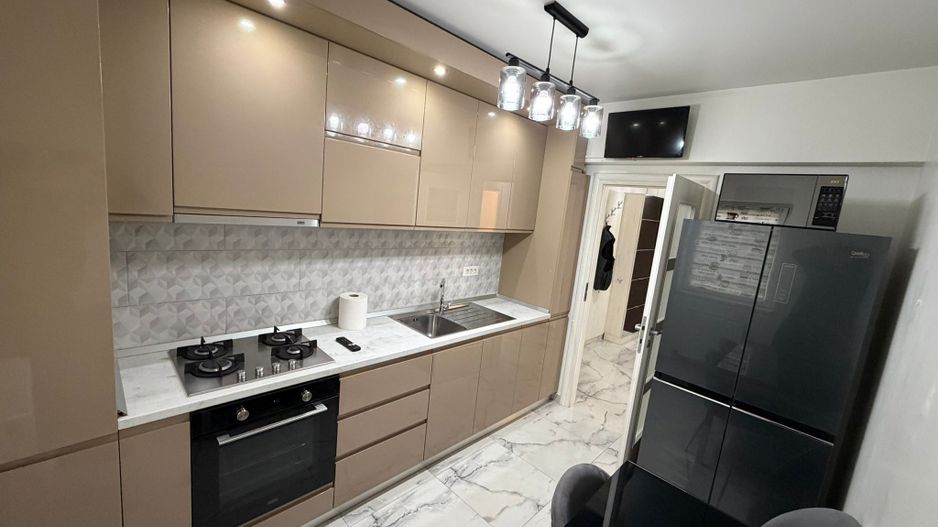 AP. 2 CAMERE - 82 MP, BLOC NOU, MOBILAT MODERN, PARCARE INCLUSA - Poză 2