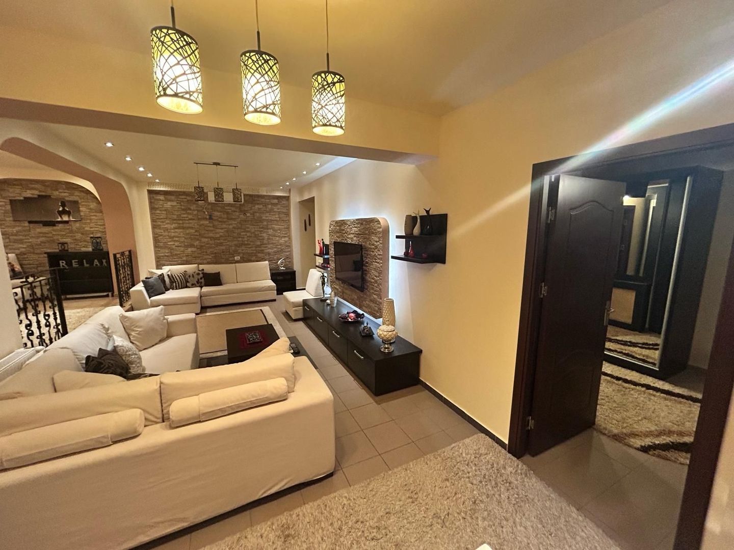 Apartament modern cu 2 camere, 94 mp utili, în bloc nou.Mobilat  si utilat - Poză 3