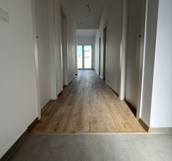 Casa cu 5 camere de vanzare in Nordul Bucurestiului - Poză 1