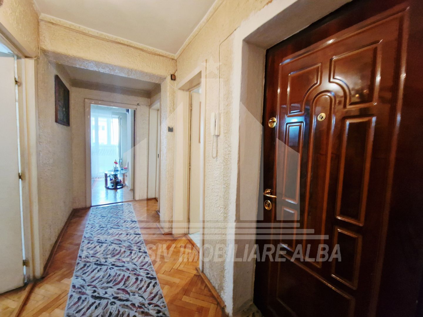 Apartament cu 3 camere decomandate in Cetate - Poză 3
