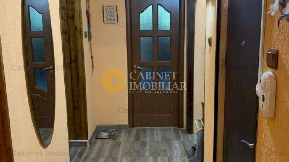 3 CAMERE DECOMANDAT - ETAJ INTERMEDIAR - ZONA PODU ROS - Poză 4