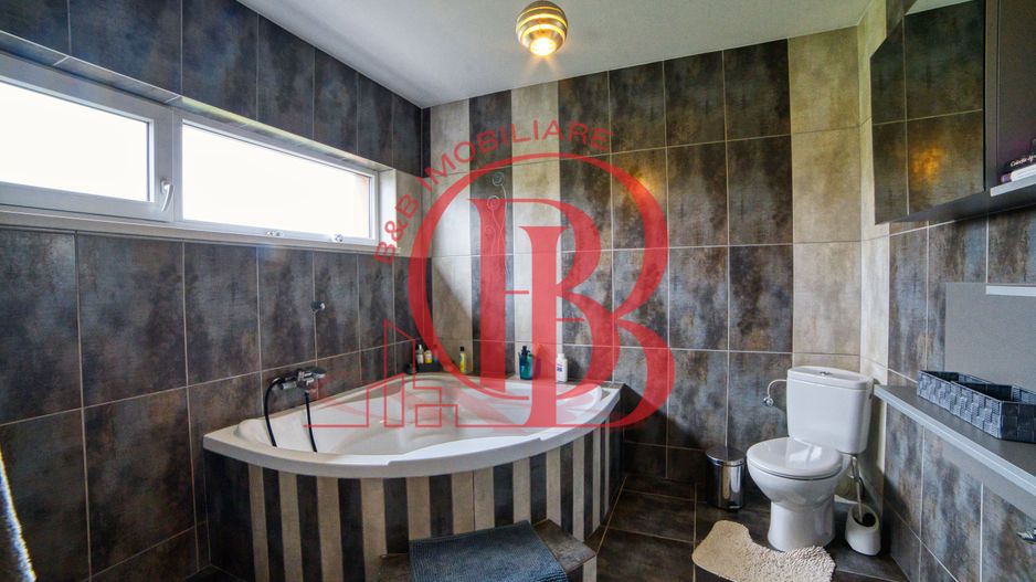 Casa complet mobilata 5 camere 3 bai curte generoasa - Poză 35