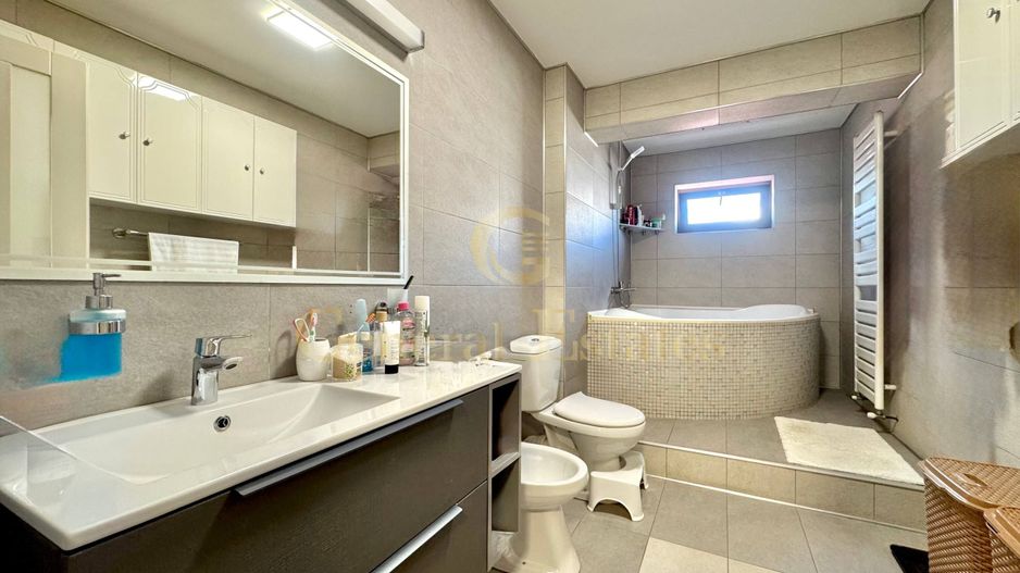 Vânzare apartament cu 3 camere - 130 m.p - în Zona CUG, Iași. - Poză 20