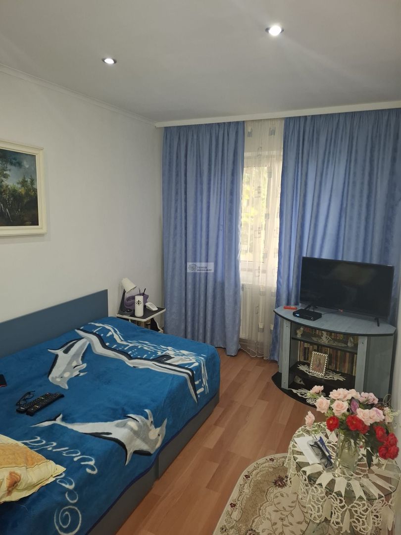 Apartament 3 camere,etaj 3/3,  renovat,65000 euro neg, Policlinica 2 - Poză 5
